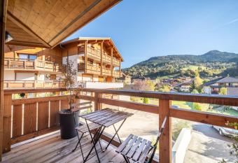 Studio au c  ur du village allows 18 year olds to book a room