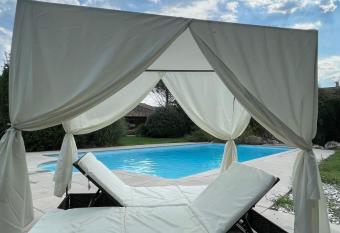 La Villa del Sol has Balcony rooms