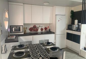 L&D allows 18 year olds to book a room