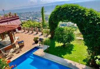 ChulaVista Golf Luxury Apartment allows 18 year olds to book a room