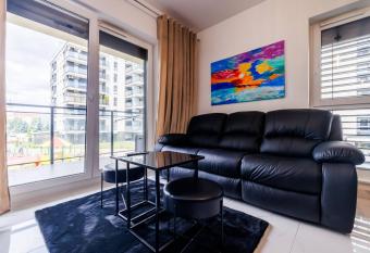 Luxury Apartment- City Centre has rooms with a private hot tub