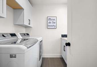 Lux North End Home: Heated Pool/Fire Pit/Theatre has rooms with a private hot tub