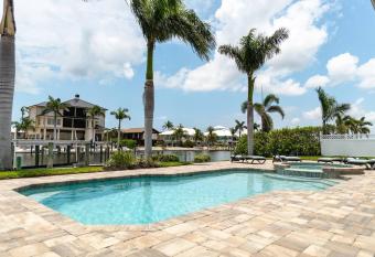 Luxury Waterfront Escape Near The Beach C1 has rooms with a private hot tub