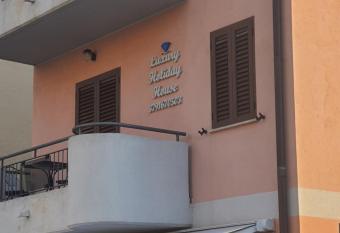 LUXURY HOLIDAY HOUSE has Balcony rooms