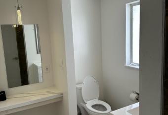 Fully renovated NEW Apartment Sutter Hospital area has Balcony rooms