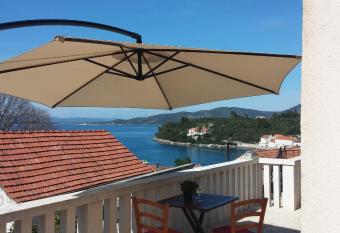 House Zrno has Balcony rooms