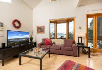 Amazing Grace - Zen mountain retreat with lake views has rooms with a private hot tub