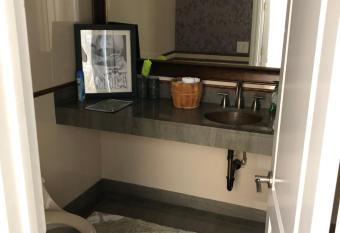 Magnum in a Wine Glass has rooms with a private hot tub