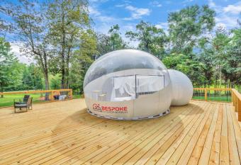 Bespoke Outdoor Bubbles has rooms with a private hot tub