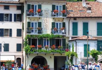 Albergo Ristorante Montebaldo allows 18 year olds to book a room