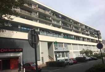 Spacieux appartement 3 chambres salon salle de bain cuisine et balcon has Balcony rooms