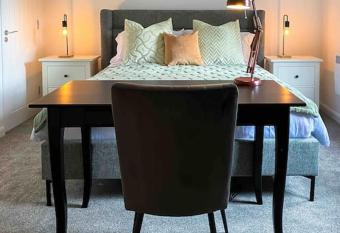 Modern flat near train station with free parking allows 18 year olds to book a room