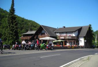 Hotel Forsthaus allows 18 year olds to book a room