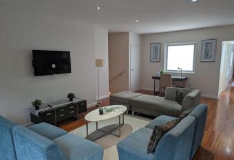 Spacious 2 bedroom apartment @Kingston Foreshore allows 18 year olds to book a room