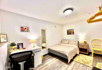 Apartment Studio with Shared Bathroom on 1st Floor in University District allows 18 year olds to book a room