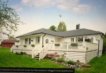 Tjodalyng - ved Viksfjord - sokkelleilighet has Balcony rooms