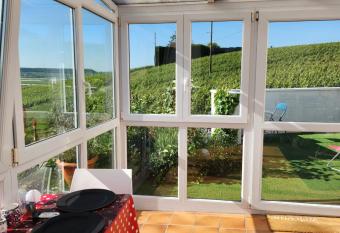 Lookiing Flor    en Champagne allows 18 year olds to book a room