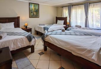 Room in Villa - Zambezi Family Lodge - Leopard Room has Balcony rooms