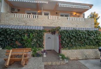 Apartments Pla  a has Smoking/Balcony rooms