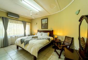 Room in Villa - Zambezi Family Lodge - Lion Room has Balcony rooms
