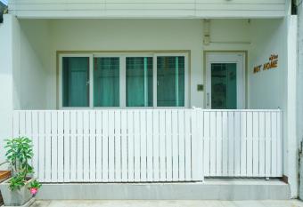 Nut Home Hostel has Balcony rooms