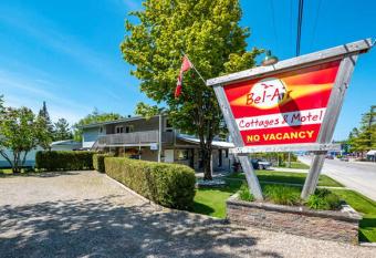 Bel Air Cottages and Motel has Balcony rooms