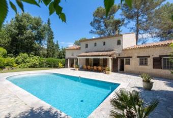 Provencal House 7bdr 330m2 has Balcony rooms