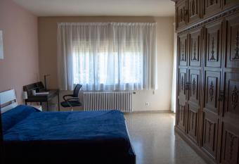 Habitaci   M Cal Kim allows 18 year olds to book a room