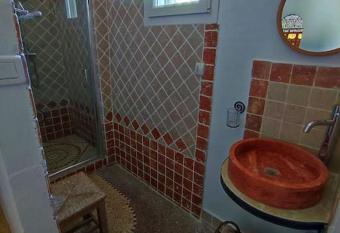 Lou Mas dei Sant  s has rooms with a private hot tub