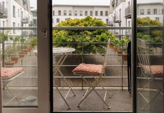 Stunning Apartment sleeps 4 allows 18 year olds to book a room