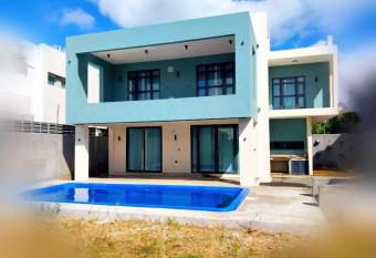 Villa on rent at Pereybere has Balcony rooms