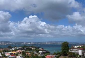 Emplacement id  al 3 mn plage ! has Balcony rooms