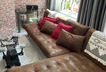 Ruhige Wohnung im Fabrikstil in Chemnitz allows 18 year olds to book a room