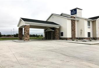 Cobblestone Hotel & Suites - Crookston has rooms with a private hot tub