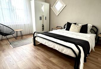 Black&White Apartment has Balcony rooms