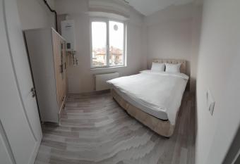 Serdar s House has Balcony rooms