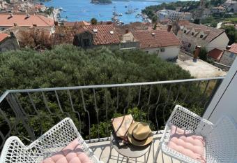Apartments old town Hvar sea view allows 18 year olds to book a room