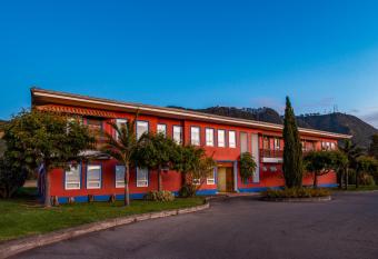 Hotel Xue Sabana allows 18 year olds to book a room