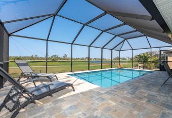 Spanish Style Villa with heated pool! allows 18 year olds to book a room