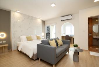 Diya Hotel Bangkok has Balcony rooms