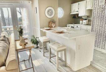 Luxury Villa- 3 mins to Mohegan- Fully Stocked with Fireplace- Jacuzzi, Saltwater Pools, Sauna has rooms with a private hot tub