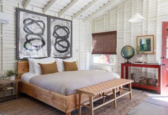 Sparrows Lodge has Balcony rooms