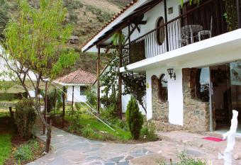 Inkas Hotel y convenciones has Balcony rooms