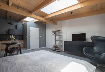 Apartamenty M  y  ska 5 allows 18 year olds to book a room