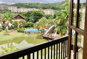Cobertura em Itaipava has Balcony rooms