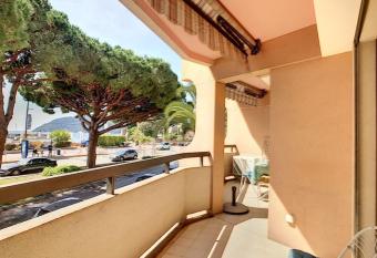 Perle rare 2 pi  ces au pied de la plage et piscine r  sidence has Balcony rooms