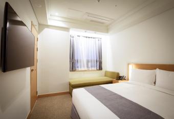 Baiton Seoul Dongdaemun allows 18 year olds to book a room