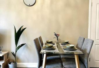 Cosy bright home in Murrayfield has Balcony rooms