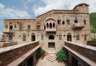 The Dadhikar Fort Alwar allows 18 year olds to book a room