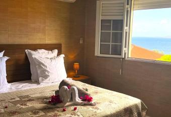 Suite Spacieuse 77m2 vue mer Les Saintes has Balcony rooms